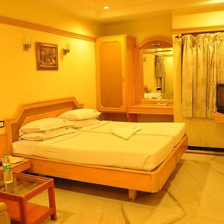 Hotel Sathyam Tiruchirappalli Quarto foto